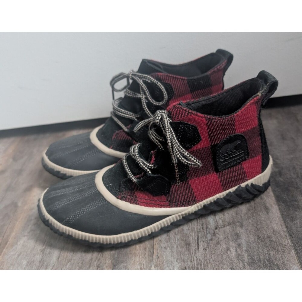 NWOB Sorel Out N About Mid Duck Boot Buffalo Plaid Women’s 8.5 Red Black